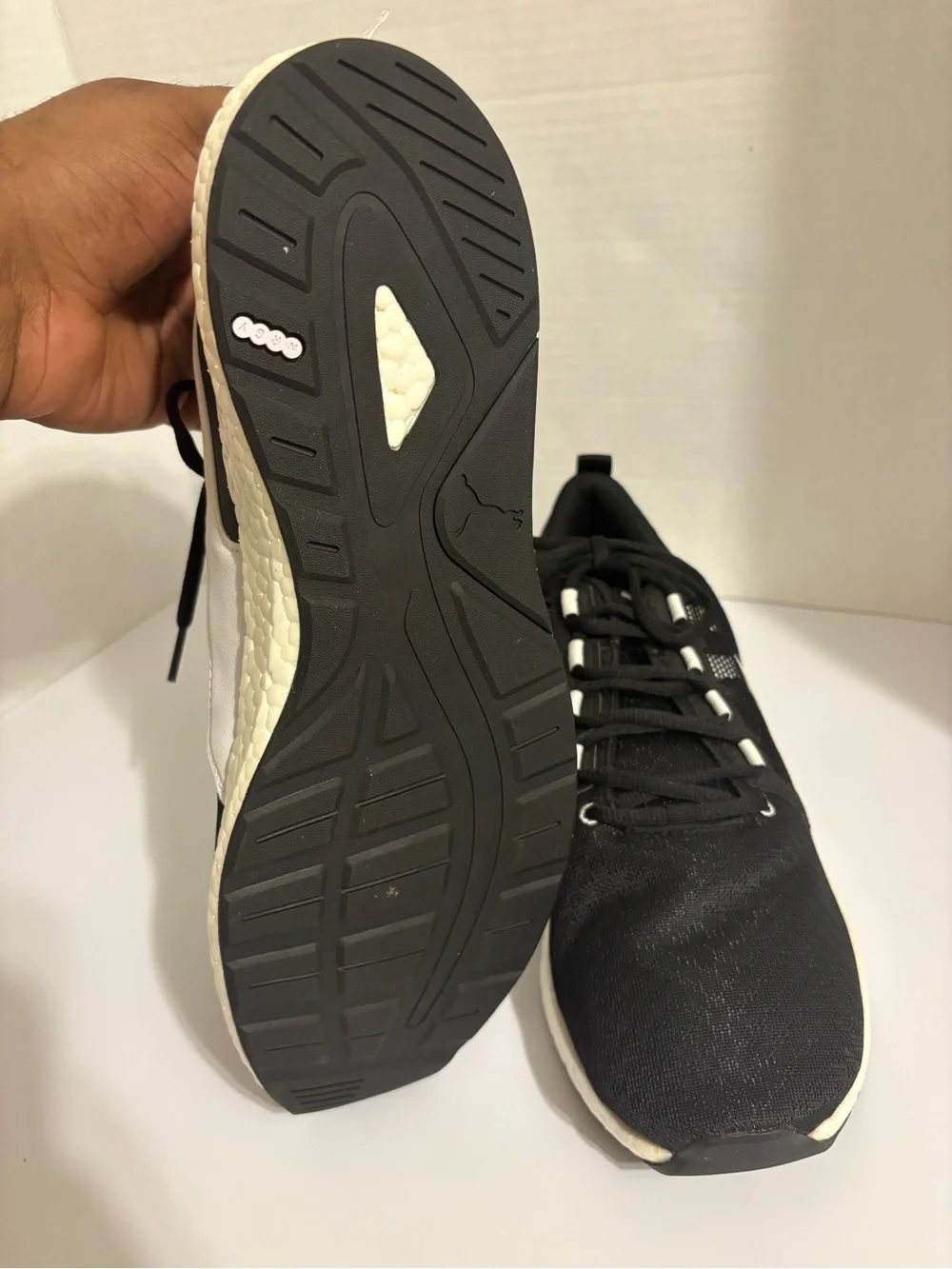 Puma Men's NRGY Neko TurboSoft Foam Black/White Athletic Sneakers Sz 9.5 NWT